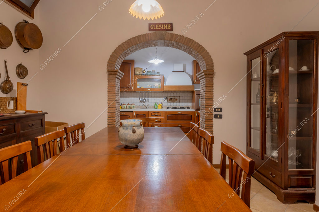 Sala da pranzo della villa Cassava, location in stile contemporaneo a Roma