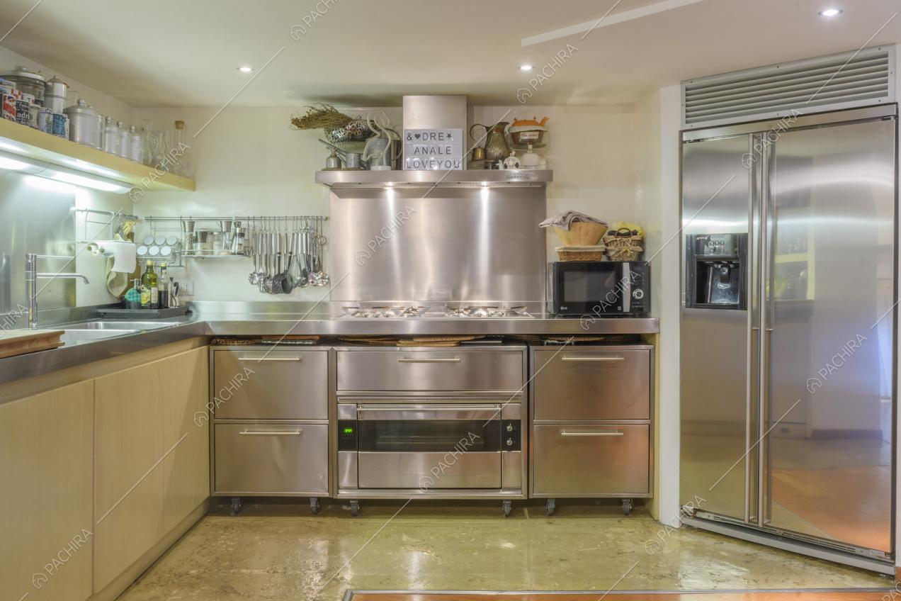 La cucina a vista con fornelli a gas