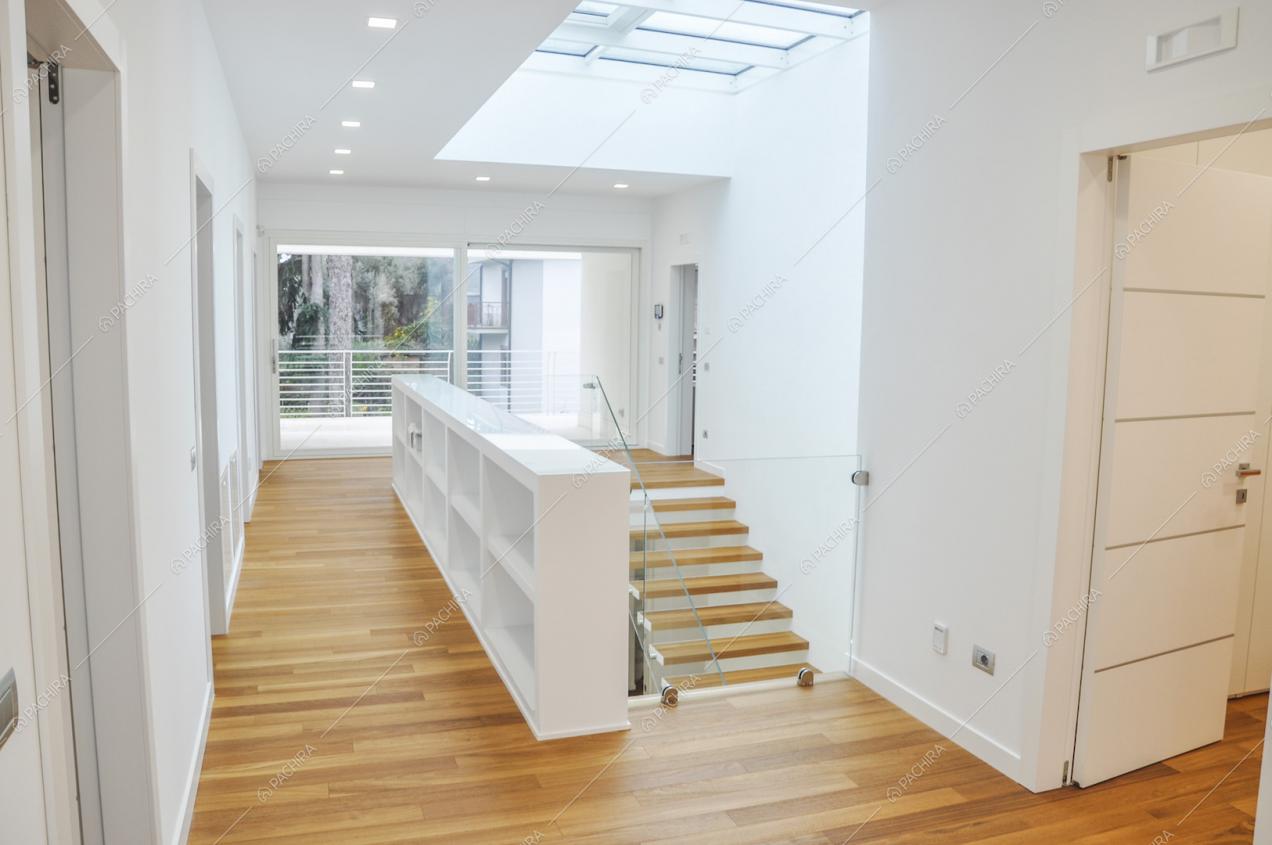 Lucernari sul soffitto della villa Caviale Rosa, location in stile moderno a Roma