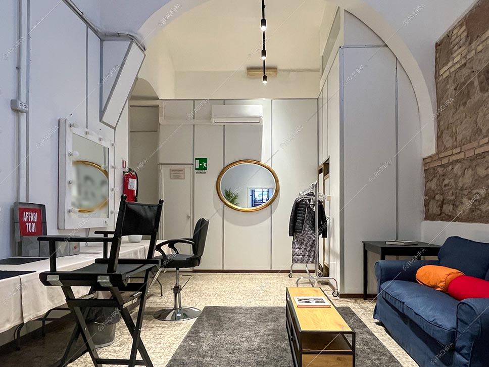 Camerino del teatro di posa Erebus, location in stile contemporaneo a Roma