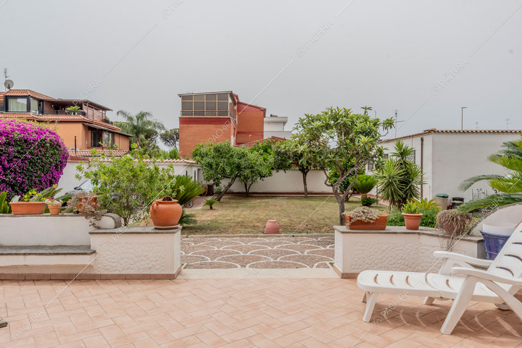 Esterni della villa Pino Mugo, location in stile moderno a Roma