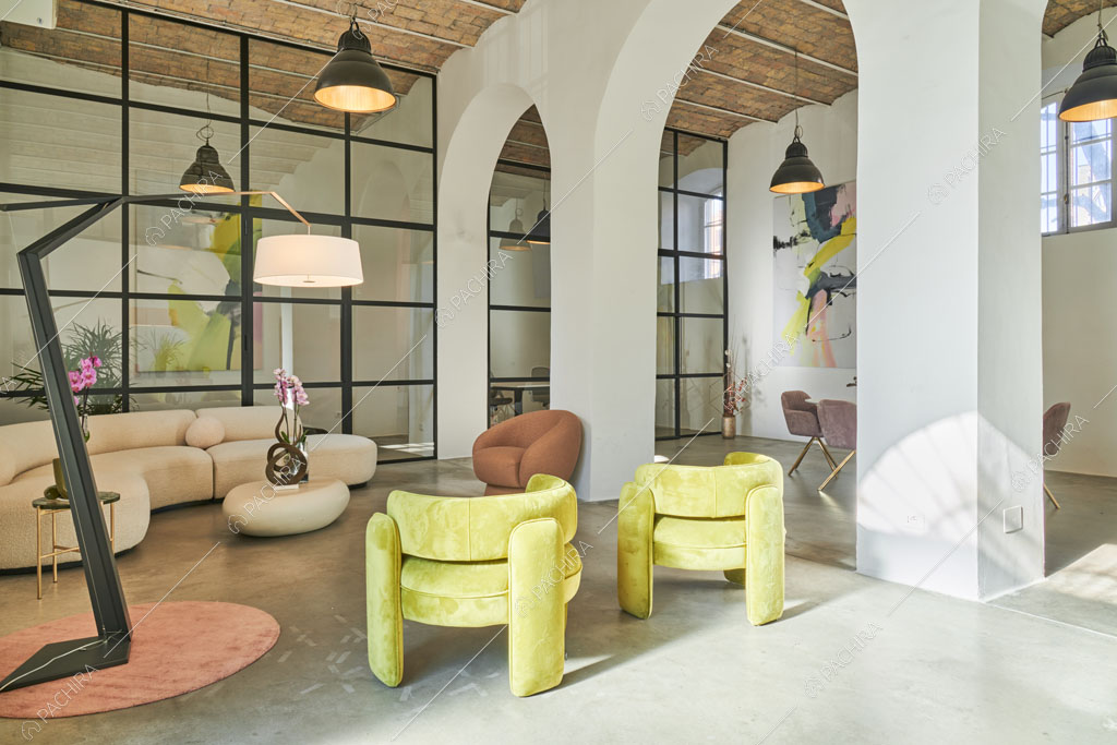 Zona living del loft Manaslu, location in stile minimal a Roma
