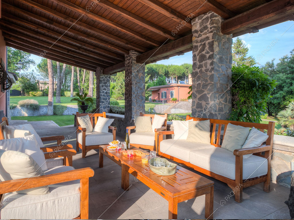 Veranda della villa Kunzite, location in stile moderno a Roma