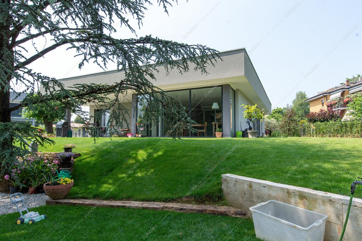 Giardino della villa Ladone, location in stile moderno a Lecco
