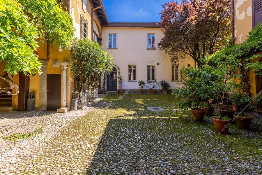 Cortile della villa Laptev, location in stile eclettico a Varese