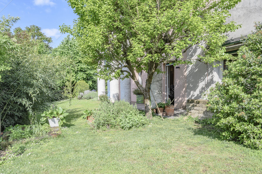 Il grande giardino della villa