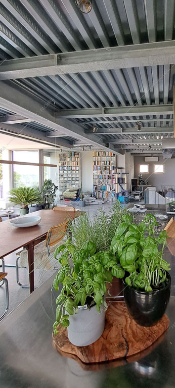 Zona living dell'attico Terek, location in stile contemporaneo a Venezia