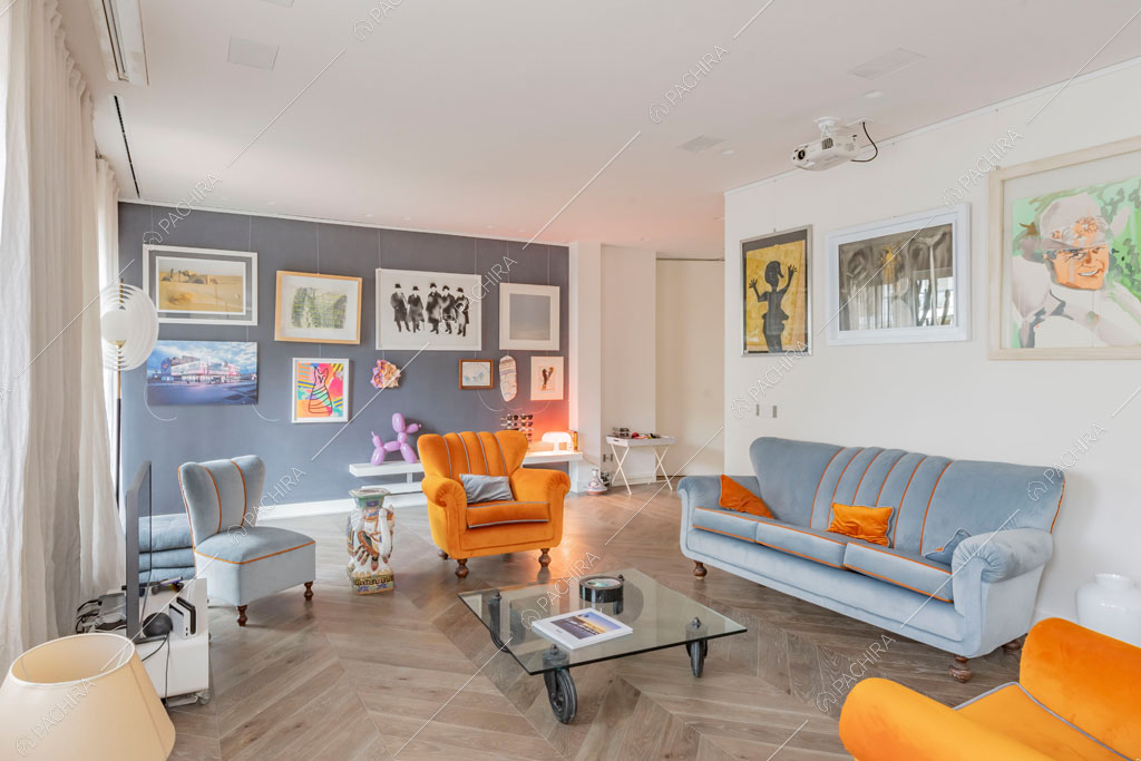 Pavimento in parquet nella sala dell'appartamento Sonora, location in stile contemporaneo a Roma