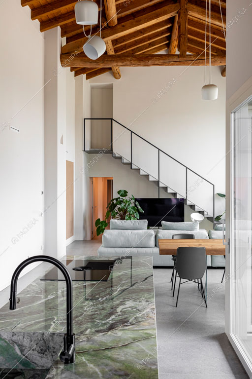 Cucina a vista della villa Makalu, location in stile contemporaneo a Brescia