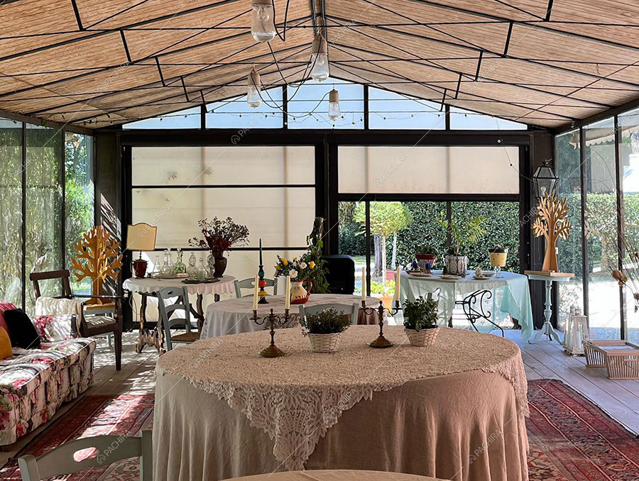 Veranda della dimora storica Elbe, location in stile classico per shooting a Roma