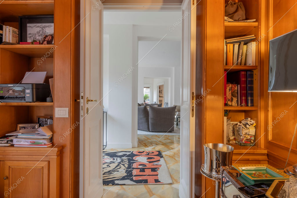 Studio dell'appartamento Mizuna, location in stile contemporaneo a Roma