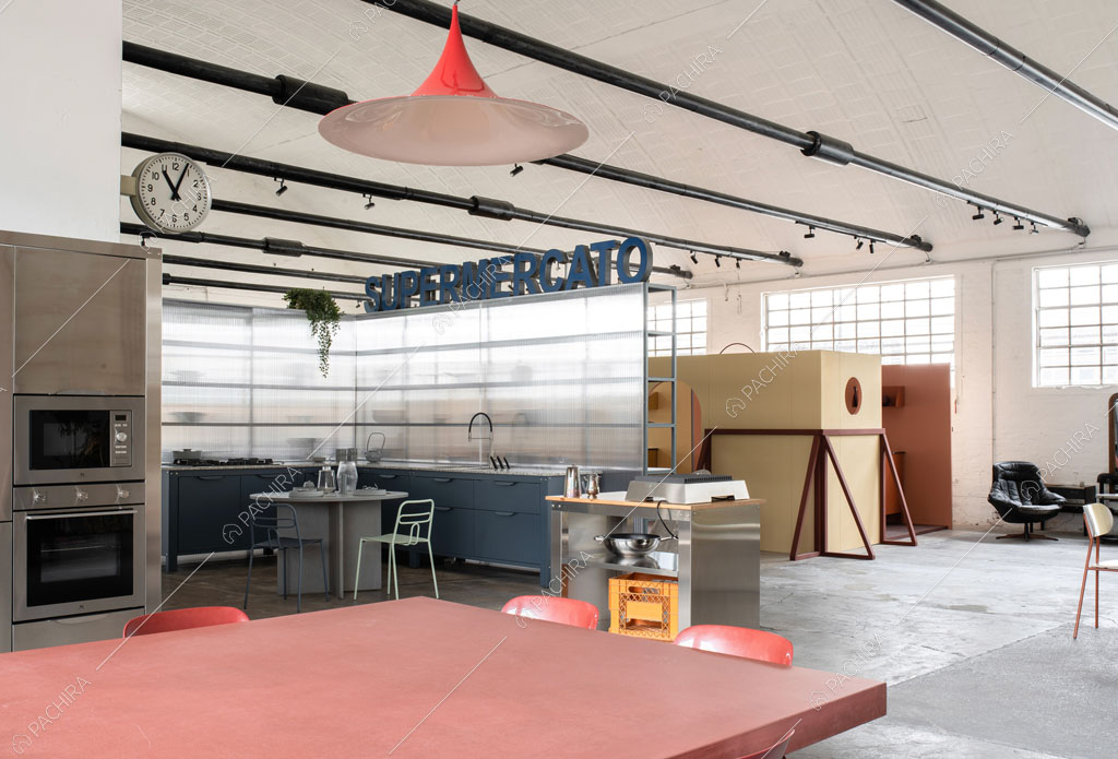 Cucina a vista dell'espositivo Bootia, location in stile moderno a Bologna