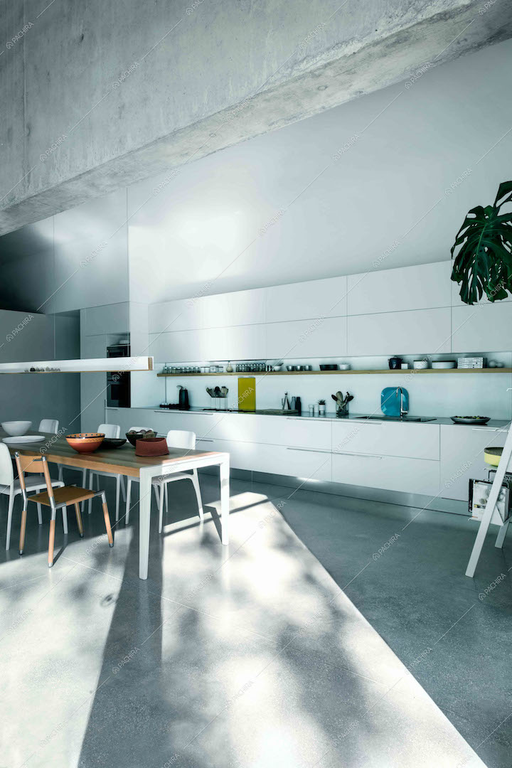 Zona cucina con lungo tavolo da pranzo