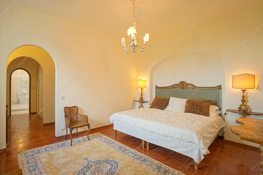 Camera da letto della villa rustica Tapioca, location per shooting a Rimini