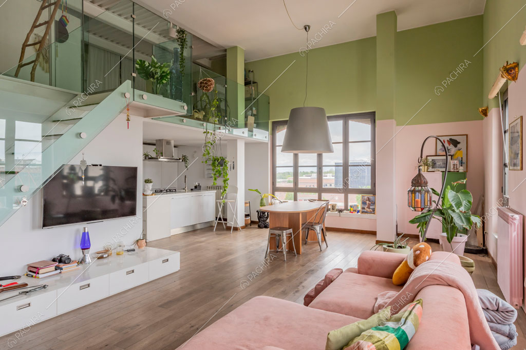 Pavimento in parquet nella sala del loft Cardamomo, location in stile contemporaneo a Milano