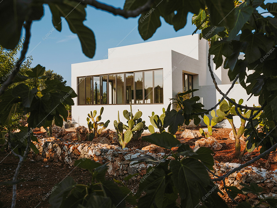 Esterni della villa Wahiba, location contemporanea per shooting a Brindisi