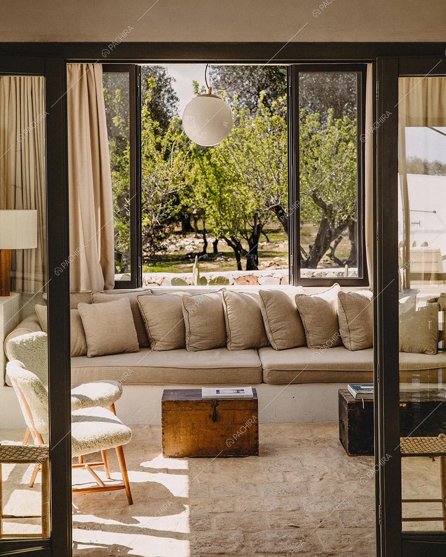 Salotto della villa Wahiba, location contemporanea per shooting a Brindisi