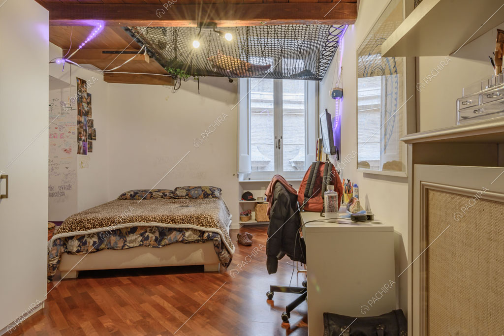Camera da letto del loft Rooibois, location in stile moderno per shooting a Roma