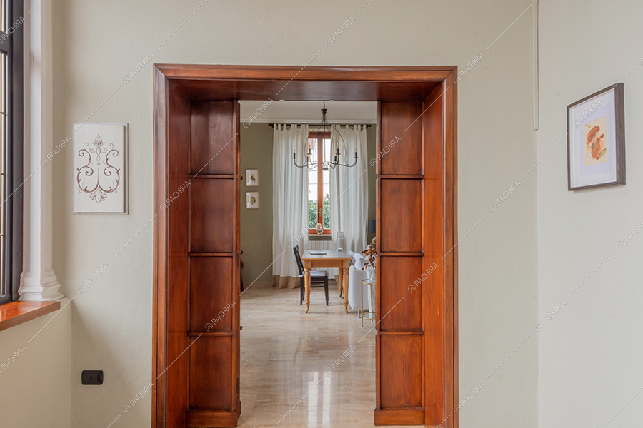 Corridoio della villa Vinson, location in stile moderno a Milano