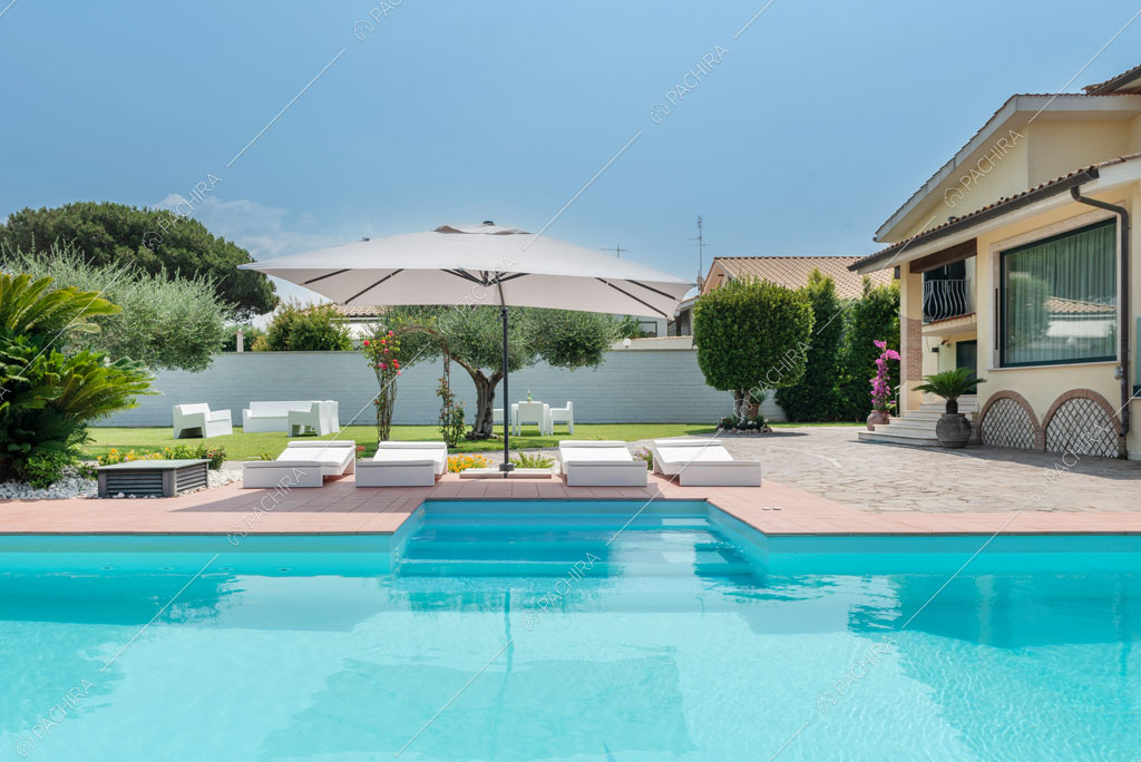 Piscina della villa Agnocasto, location in stile moderno a Roma