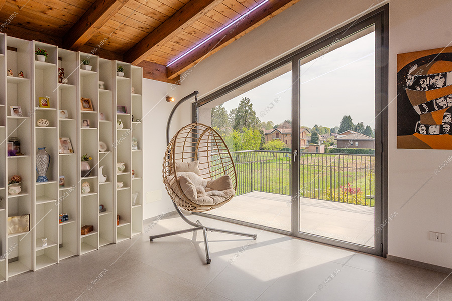 Camera della villa moderna Adenia, location per shooting a Varese