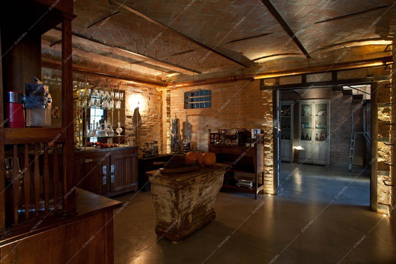 Una stanza in stile industrial chic