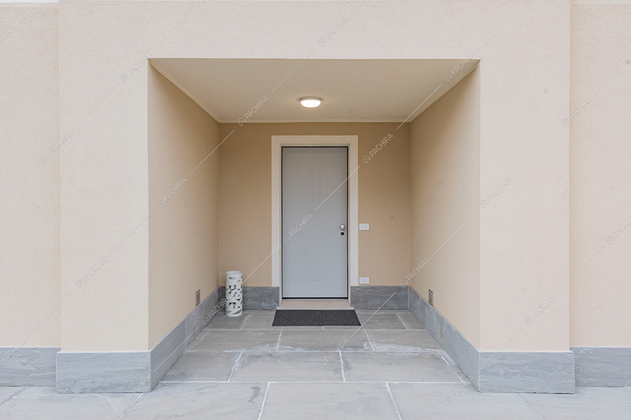 Ingresso della villa Morava, location in stile moderno a Milano