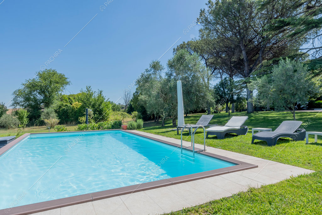 Piscina della villa Orinoco, location in stile contemporaneo a Roma