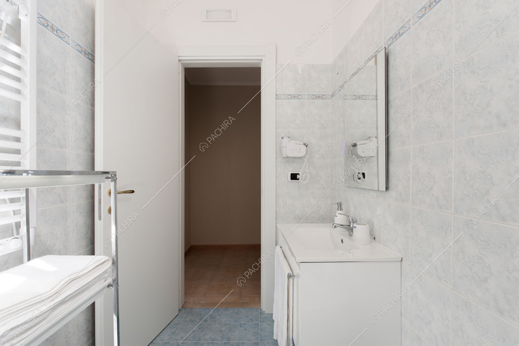 Bagno della villa Agnocasto, location in stile moderno a Roma