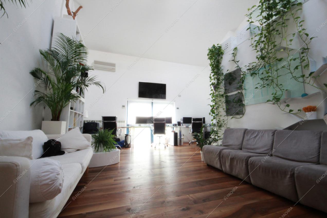 Studio sul soppalco, pavimento in parquet