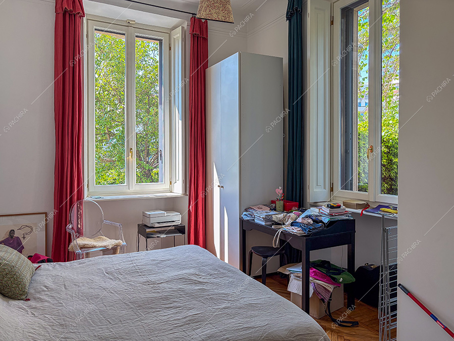Camera da letto dell'appartamento Andira, location moderna per shooting a Milano