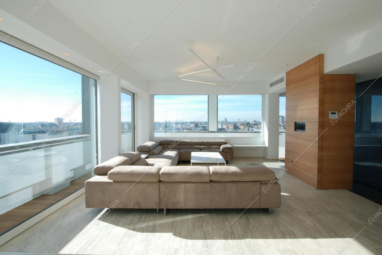 Sala con vetrate della Location Damson