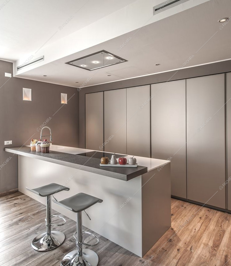 Cucina a penisola grigia nella Location Annato