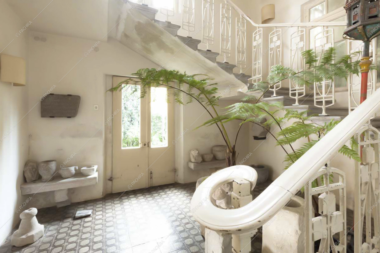 L'ingresso in stile shabby chic della Villa