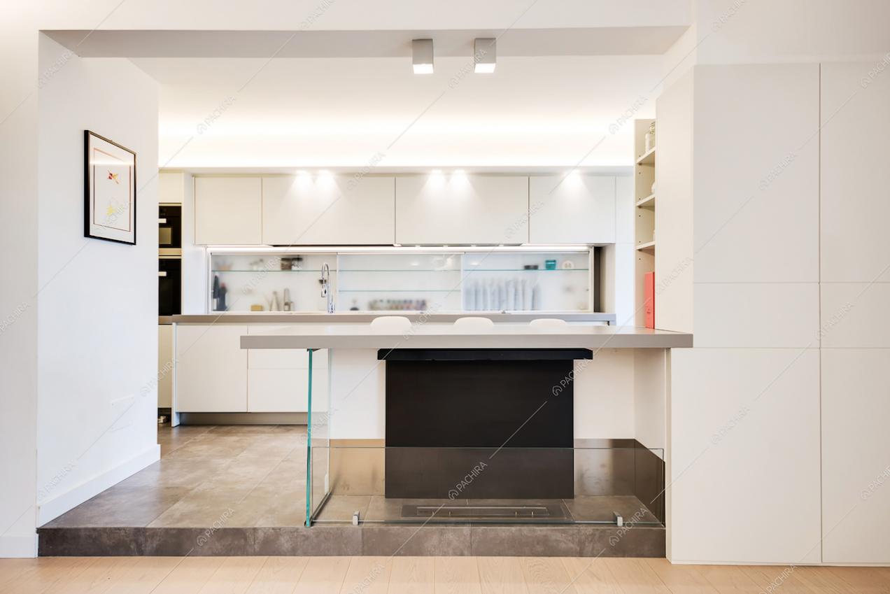 Cucina rialzata con penisola