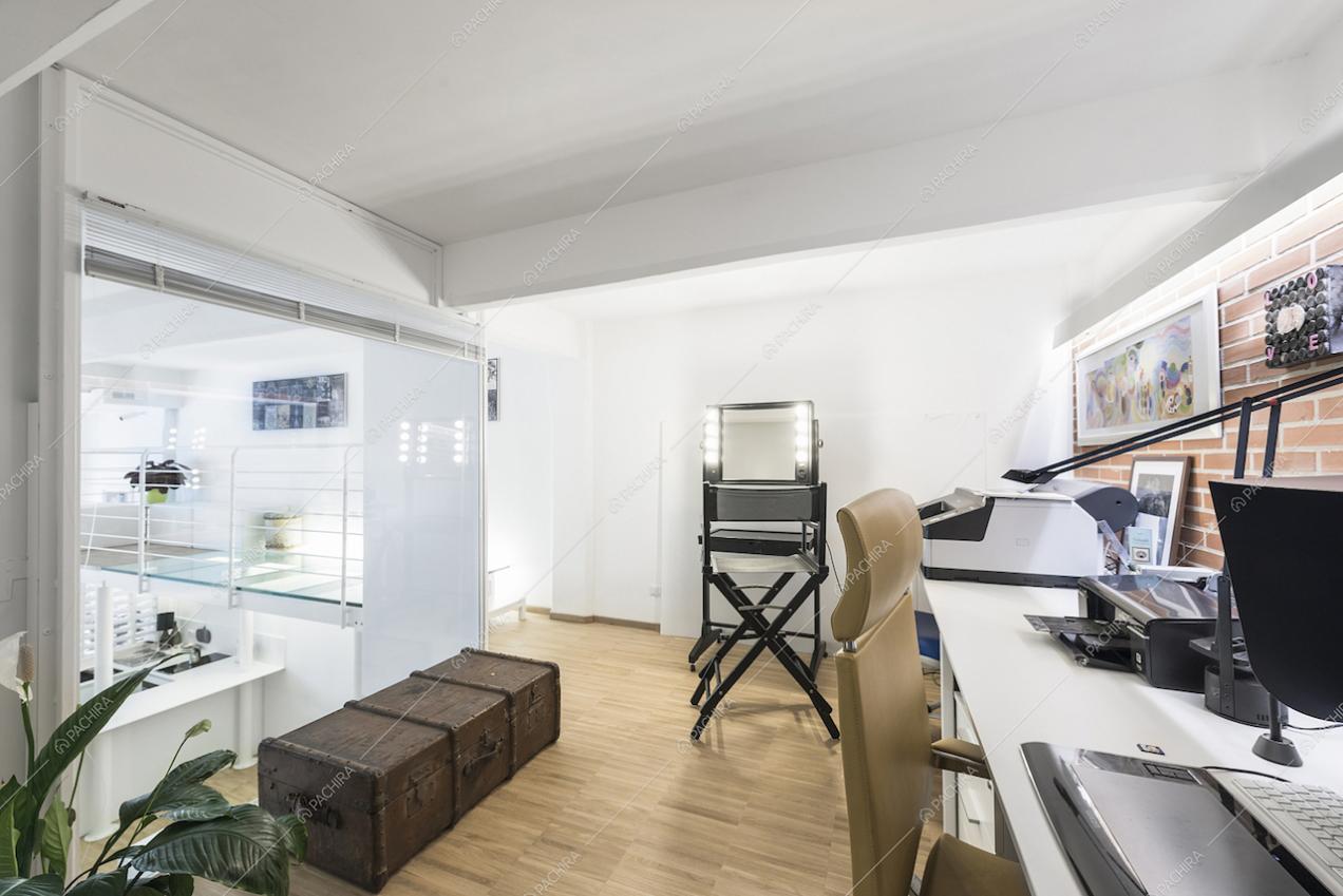 Lo studio del loft moderno a Roma