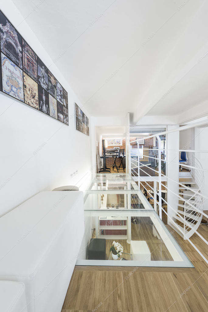 Pavimento in vetro e parquet