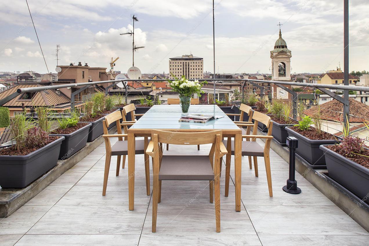 Il terrazzo con vista su Milano dell'attico