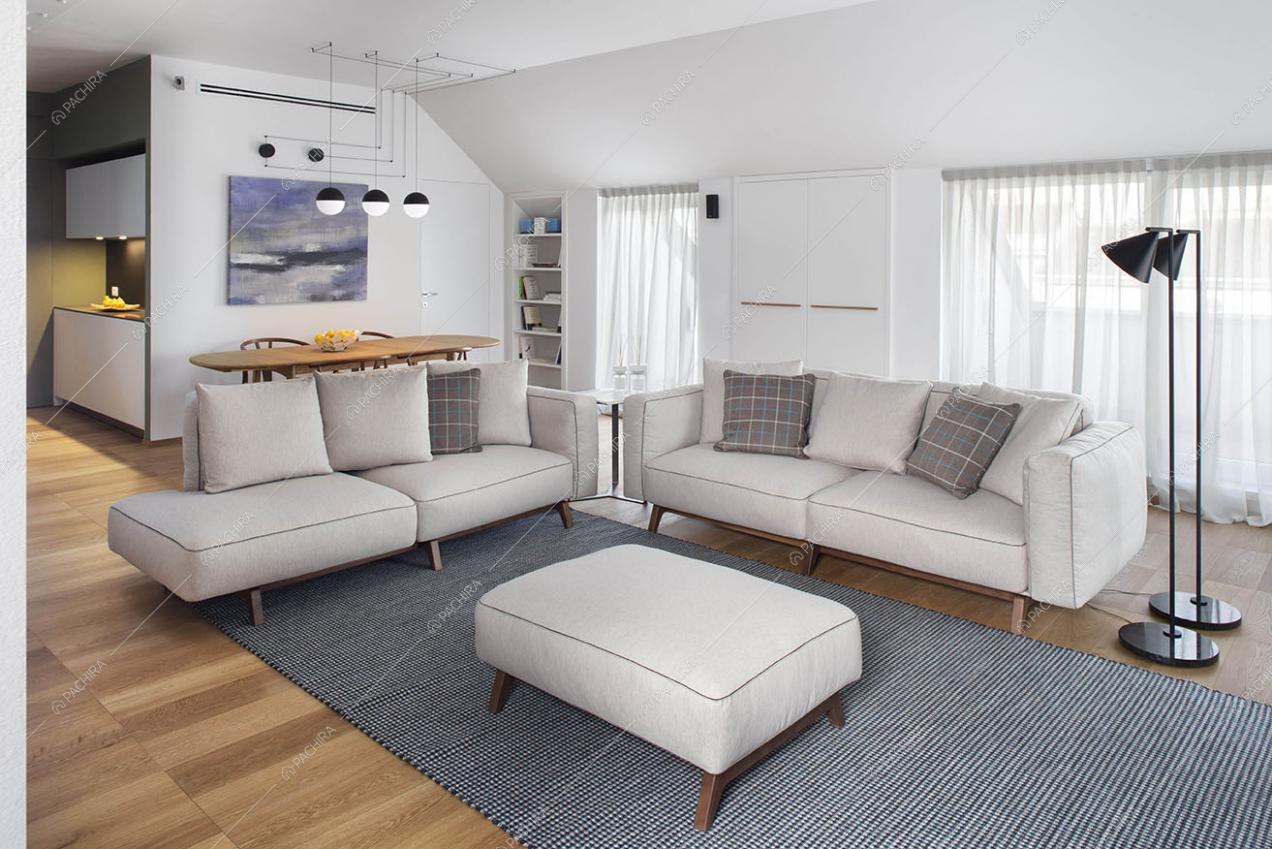 Il living moderno con parquet