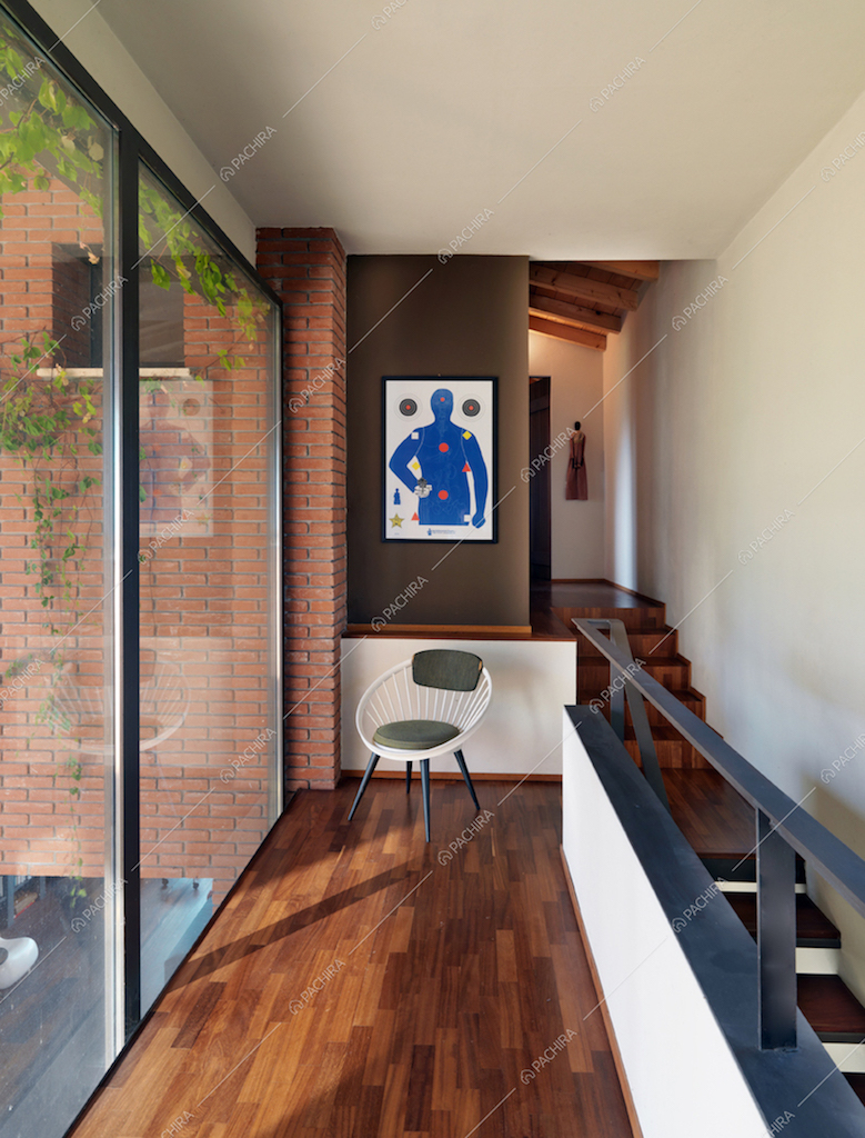 Vetrate e pavimento in parquet
