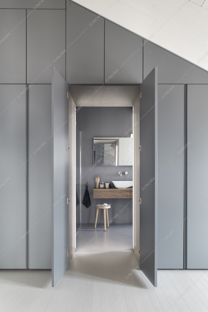 Ingresso nel bagno in stile minimal