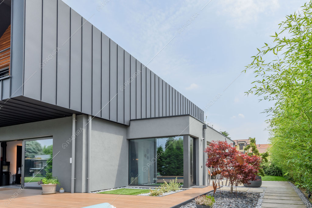 Esterni neri e grigi della villa Aral, location in stile contemporaneo a Monza
