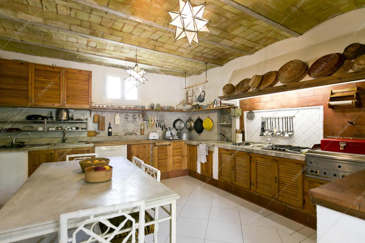 Cucina con soffitto a voltine