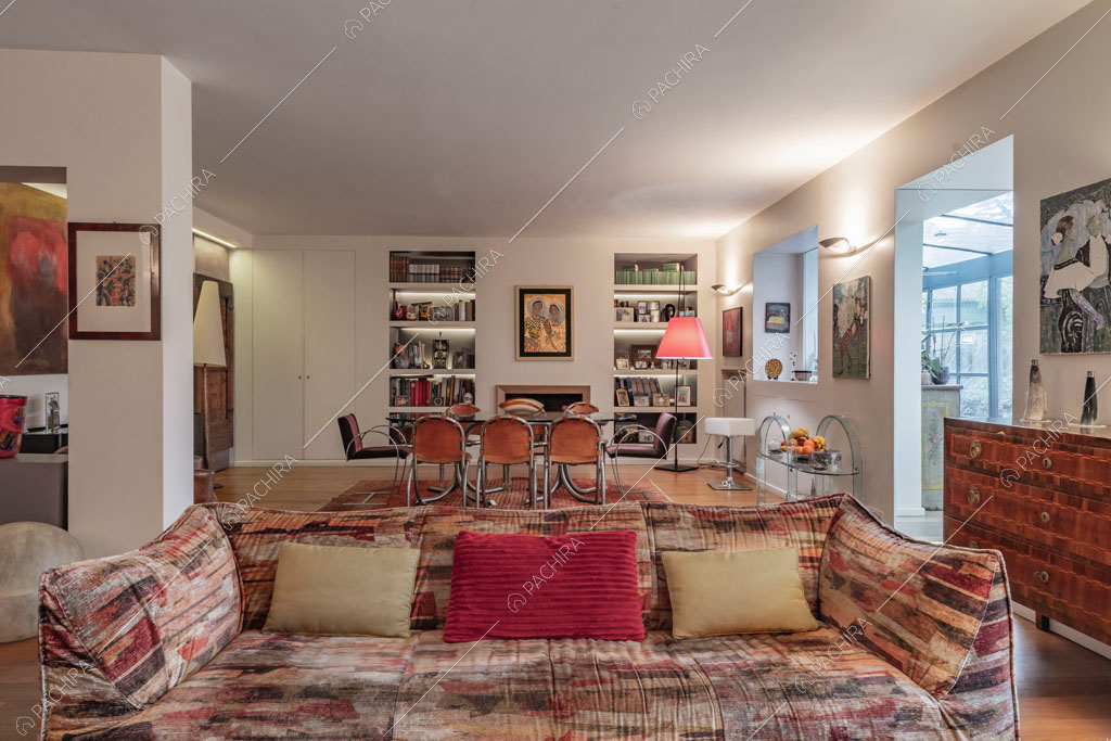Luminosa zona living dell'appartamento Catalpa, location in stile moderno a Roma