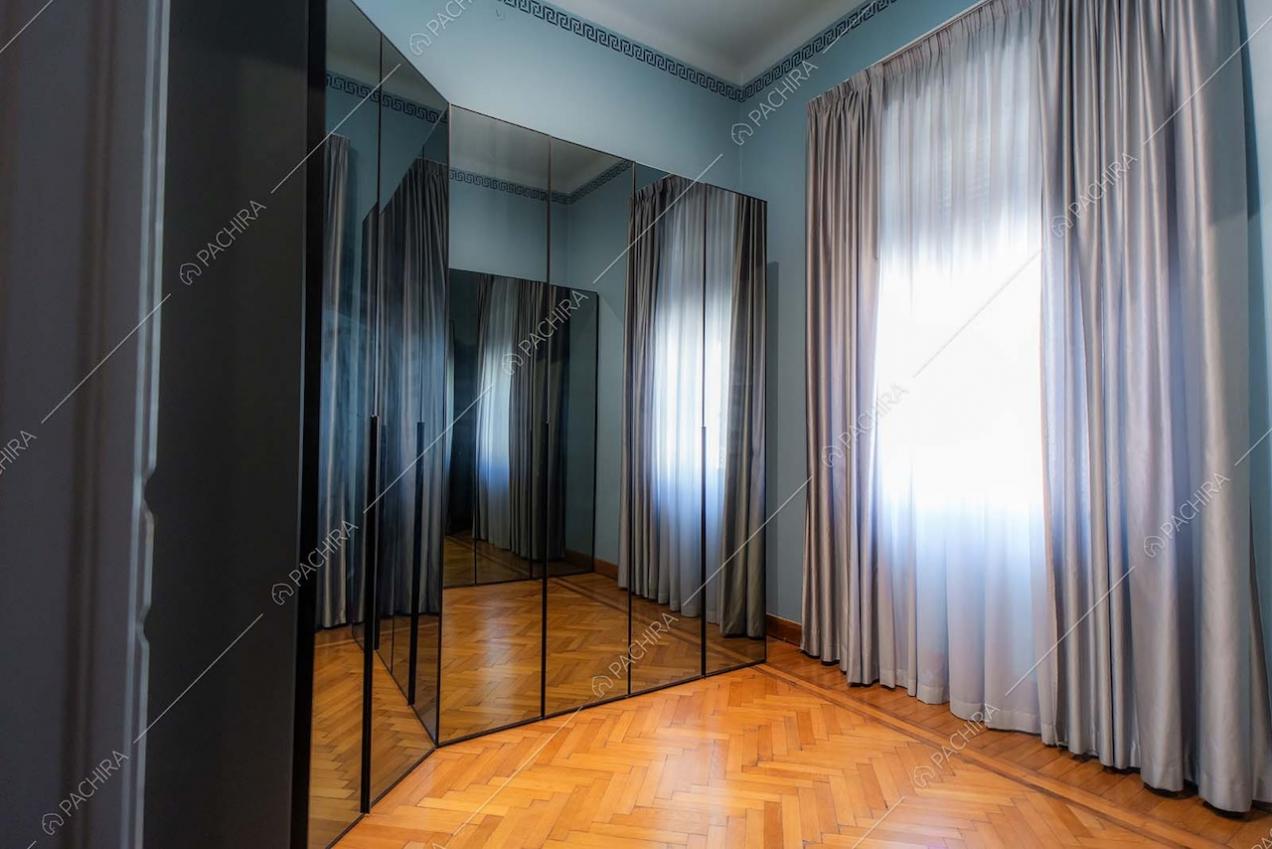 Cabina armadio della villa Adamite, location in stile classico a Savona