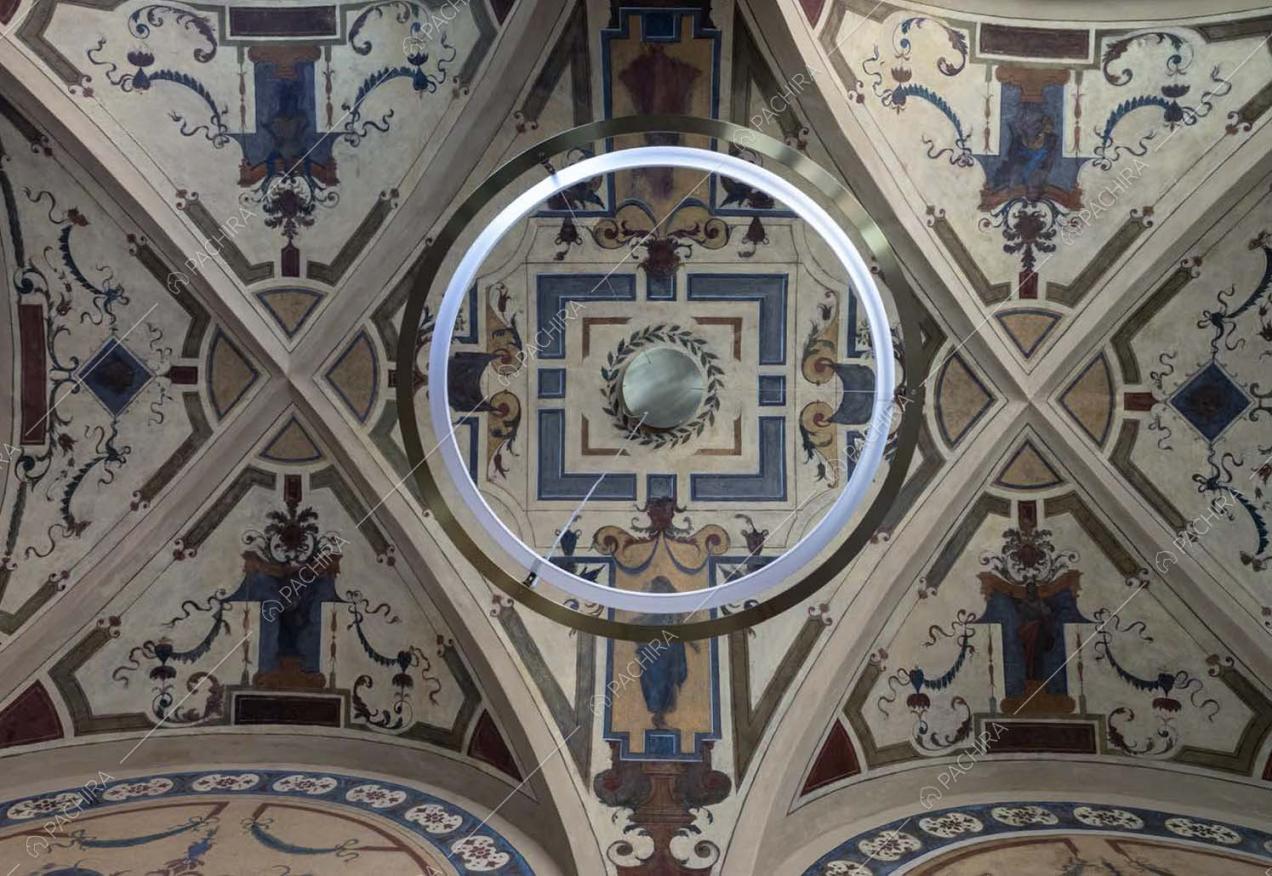 Soffitto dell'appartamento Sayan, location in stile classico a Torino