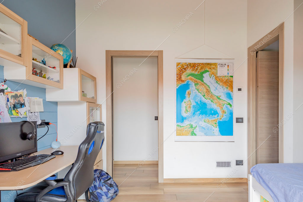 Camera da letto della villa Galena, location in stile contemporaneo a Monza