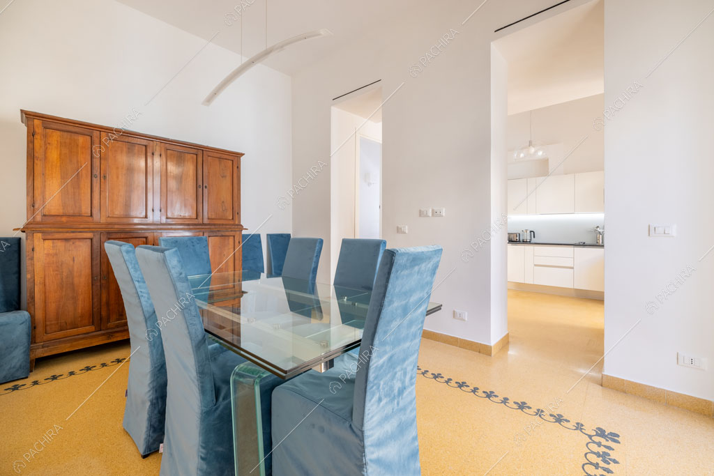 Sala da pranzo dell'appartamento Ural, location in stile moderno a Roma