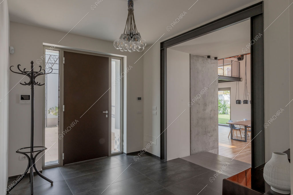 Ingresso della villa Eiger, location in stile moderno a Monza