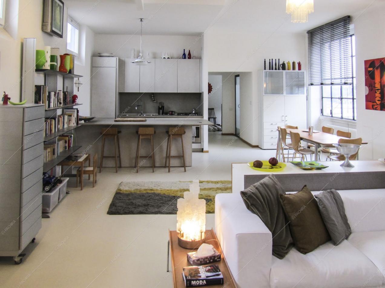 Cucina a vista e salotto